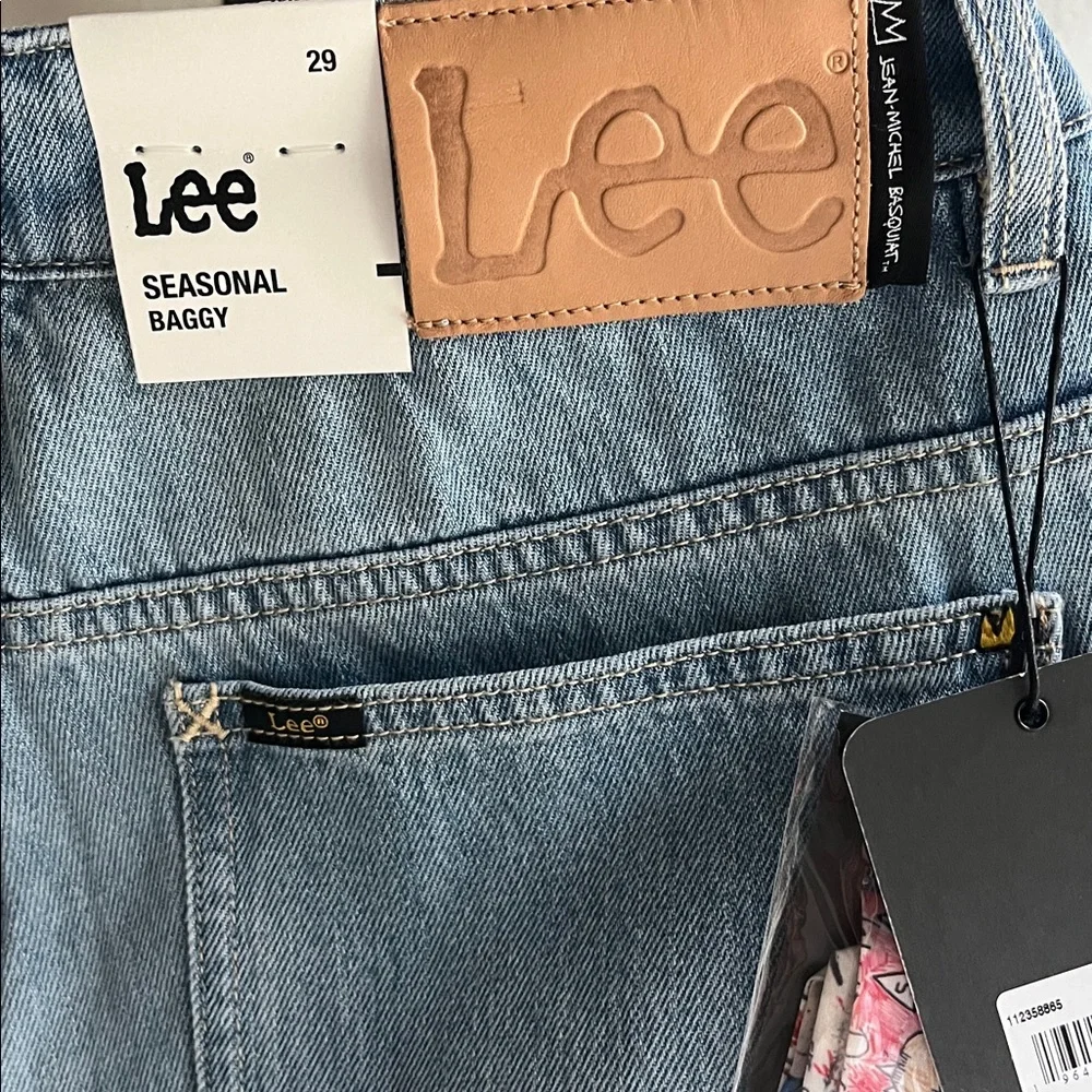 Lee x Jean-Michel Basquiat
Cuffed Jean - Picture 9 of 10